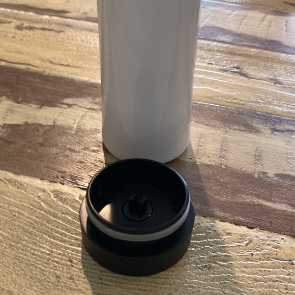 NEVER USED WHITE THERMOS/WATER BOTTLE WITH SCREW TOP THAT TWISTS OFF! - Picture 3 of 3